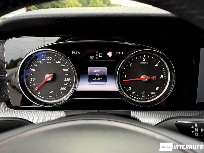 2016 Mercedes E 220 — Miniatură 10