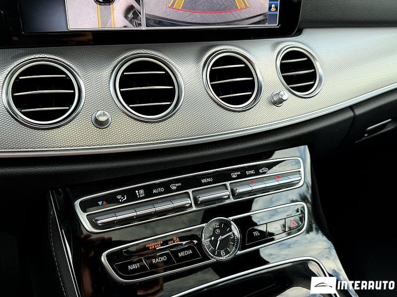 2016 Mercedes E 220 — Miniatură 12