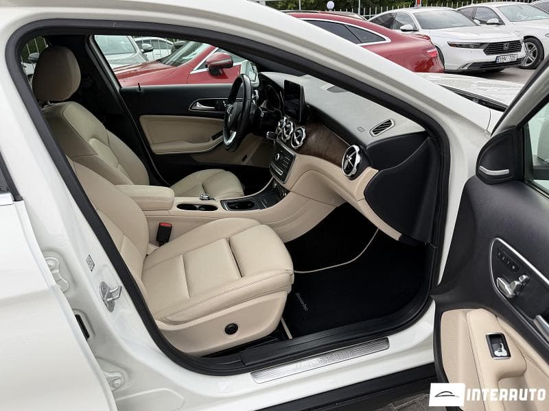 2017 Mercedes GLA 250 — Miniatură 16