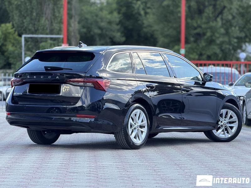 2021 Skoda Octavia — Miniatură 2
