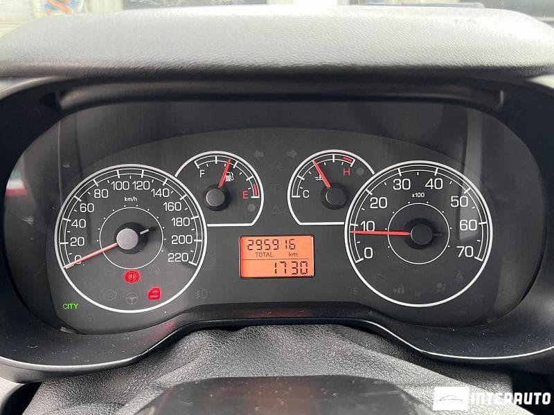 2011 Fiat Punto — Miniatură 9