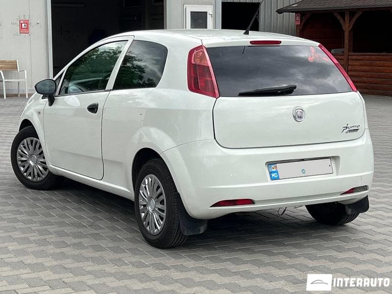2011 Fiat Punto — Miniatură 3