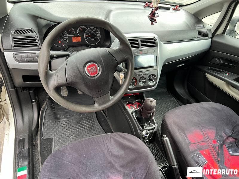 2011 Fiat Punto — Miniatură 8