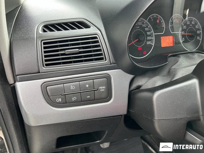 2011 Fiat Punto — Miniatură 6
