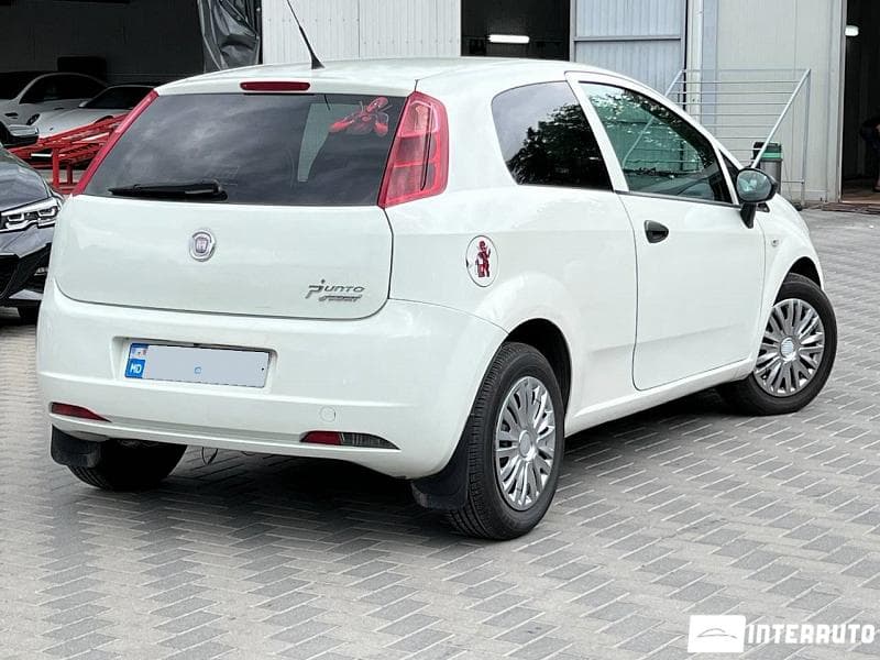 2011 Fiat Punto — Miniatură 4