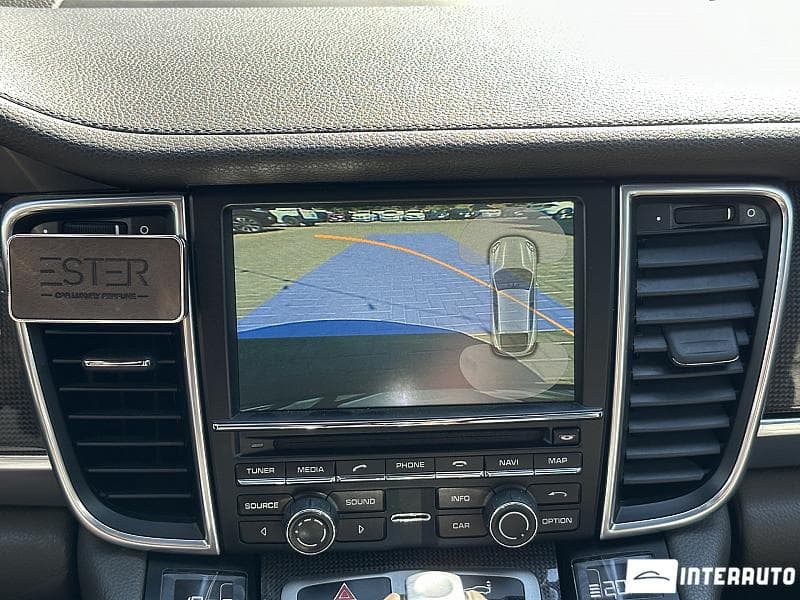 2015 Porsche Panamera S — Miniatură 10