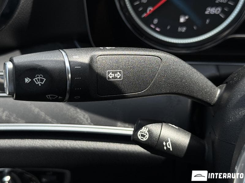 2018 Mercedes E 220 — Miniatură 12