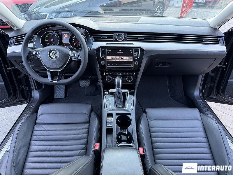 2015 Volkswagen Passat GTE — Miniatură 10