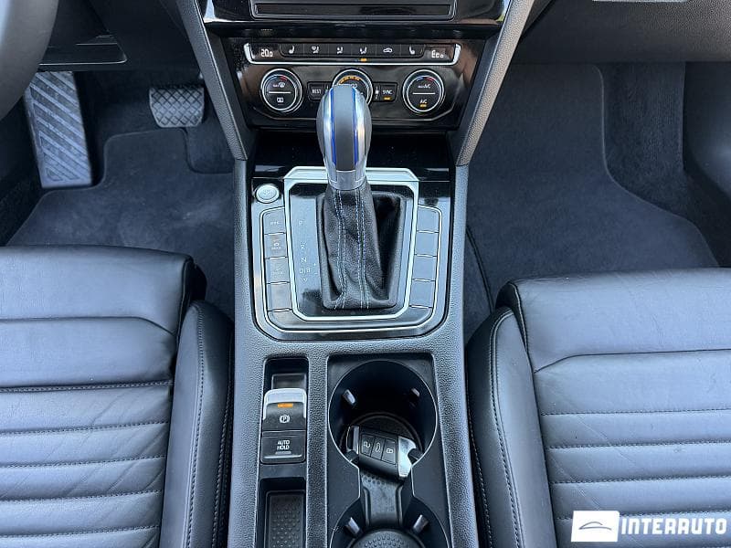 2015 Volkswagen Passat GTE — Miniatură 14