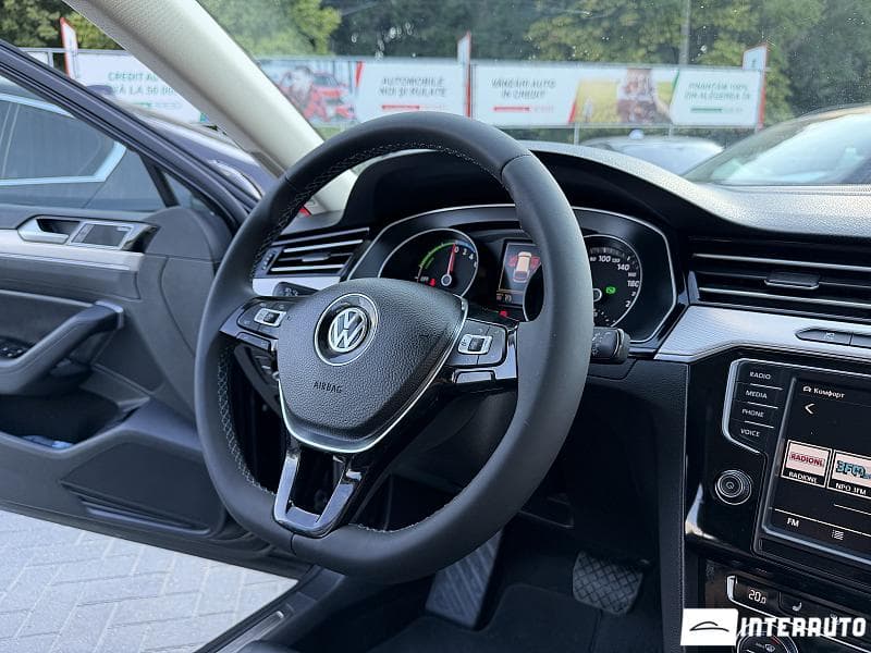 2015 Volkswagen Passat GTE — Miniatură 11