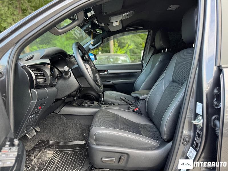2024 Toyota Hilux — Miniatură 5