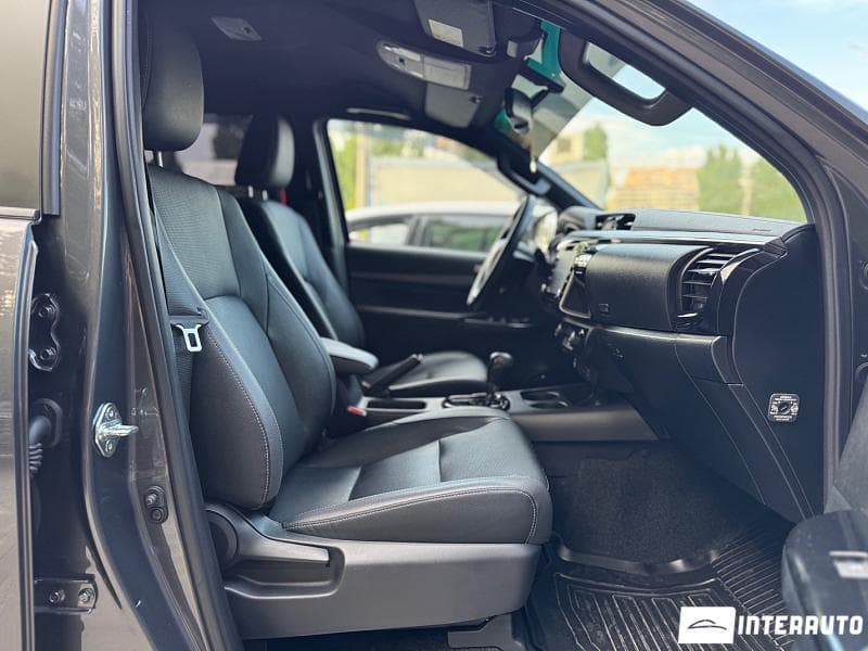 2024 Toyota Hilux — Miniatură 16