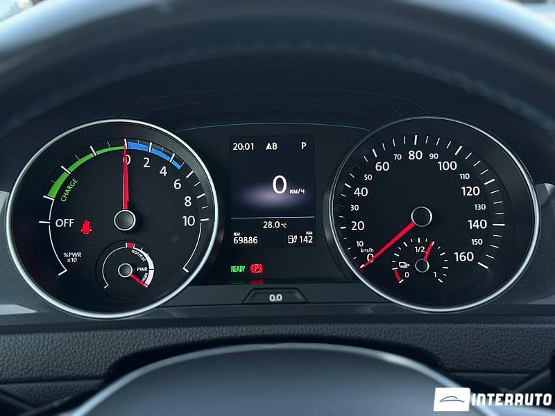 Volkswagen e-Golf 2020 — Миниатюра 8