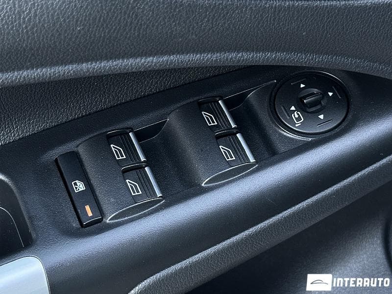 Ford Tourneo Connect 2016 — Миниатюра 21