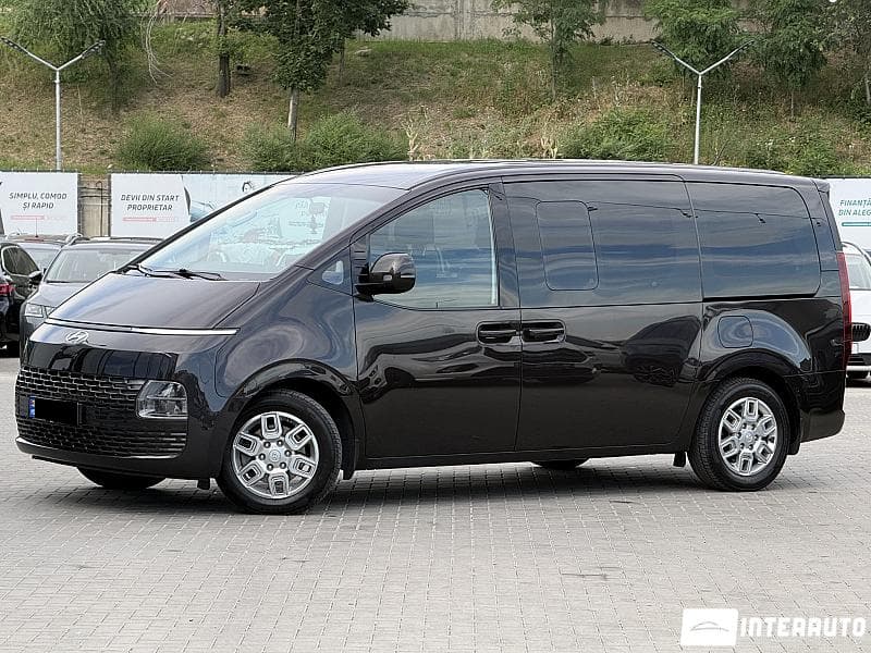 2023 Hyundai Staria — Miniatură 2