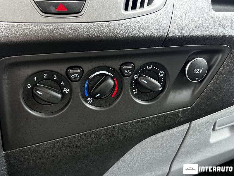 2017 Ford Transit — Miniatură 10