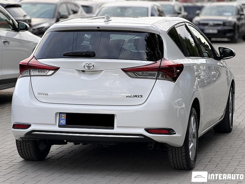 2016 Toyota Auris — Miniatură 2