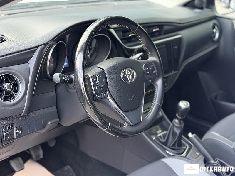 2016 Toyota Auris — Miniatură 7