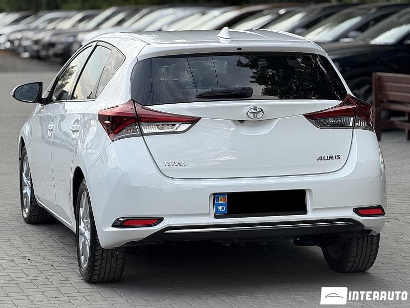 2016 Toyota Auris — Miniatură 4