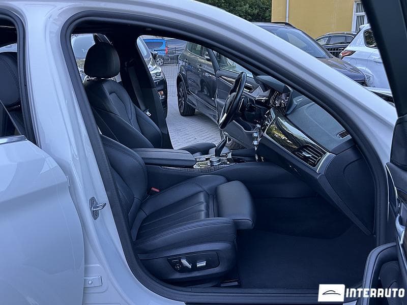 2019 BMW 530e — Miniatură 16