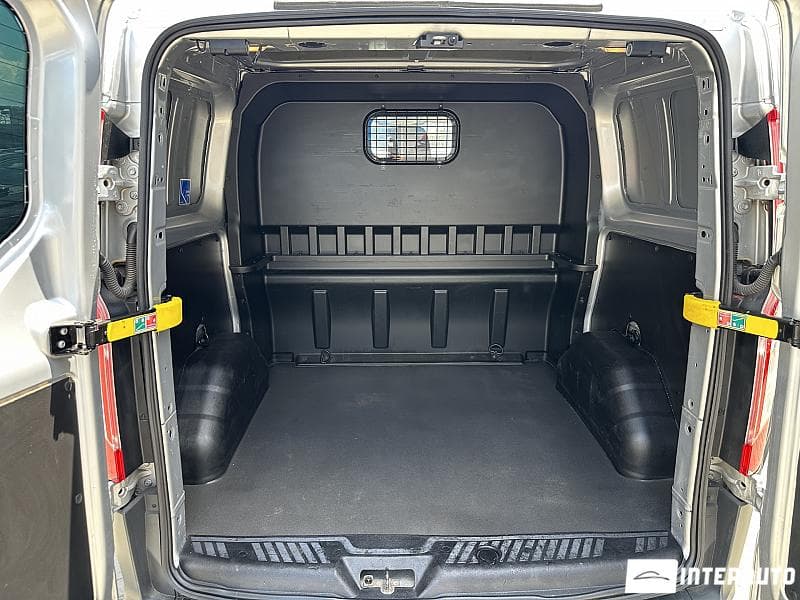 2017 Ford Transit — Miniatură 13