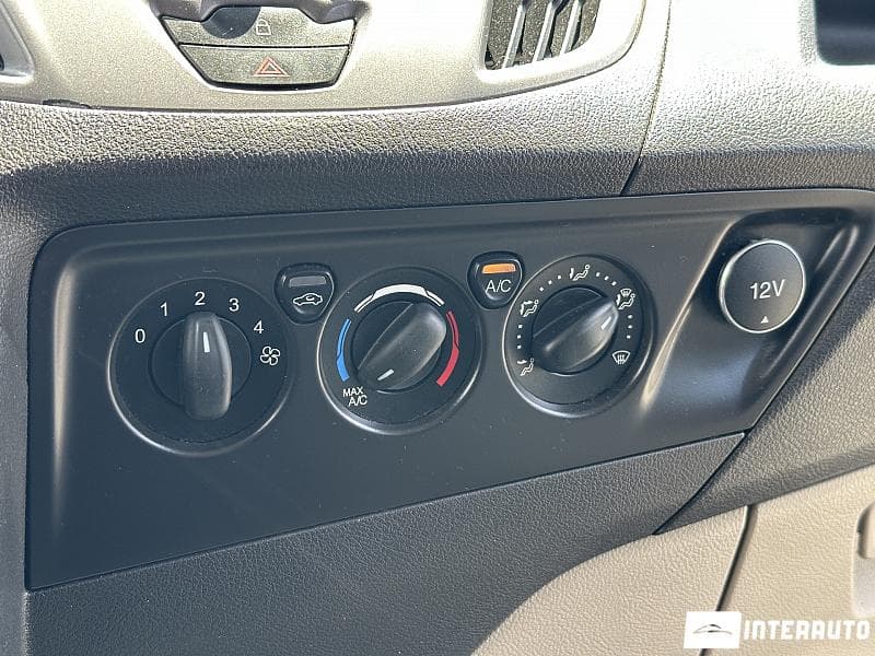 2017 Ford Transit — Miniatură 12