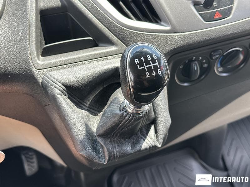 2017 Ford Transit — Miniatură 11