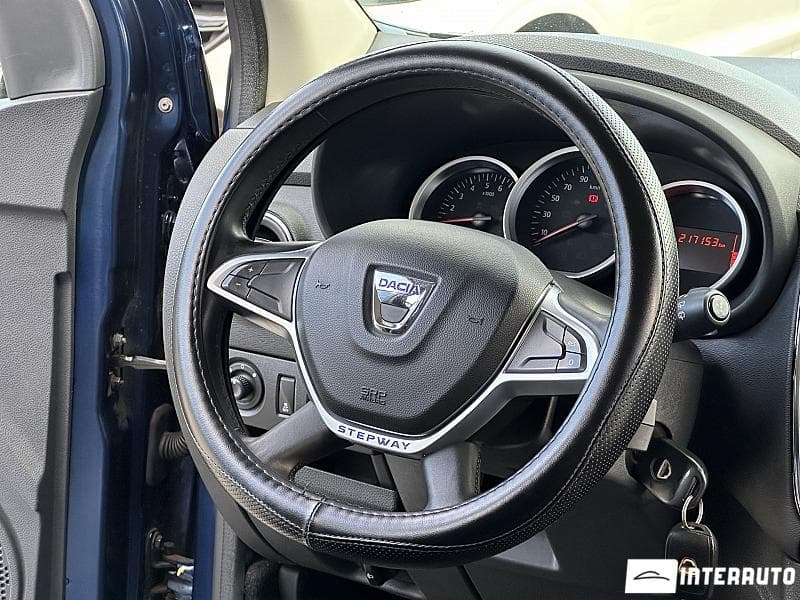 2017 Dacia Lodgy Stepway — Miniatură 7