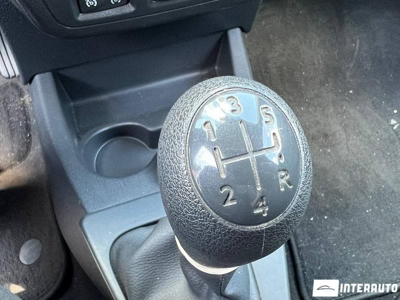 2016 Dacia Lodgy Stepway — Miniatură 13