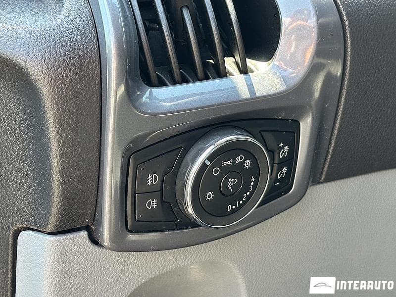 2015 Ford Transit — Miniatură 18