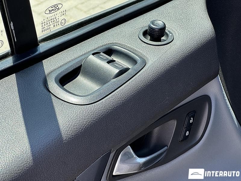 2015 Ford Transit — Miniatură 17