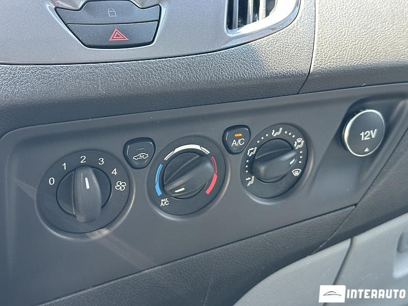 2015 Ford Transit — Miniatură 13