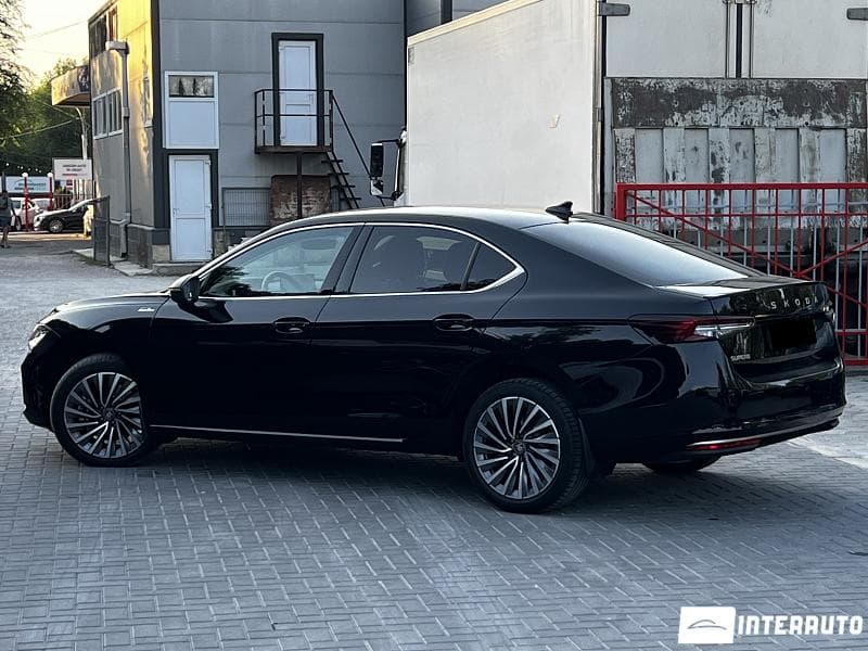 2025 Skoda Superb — Miniatură 2