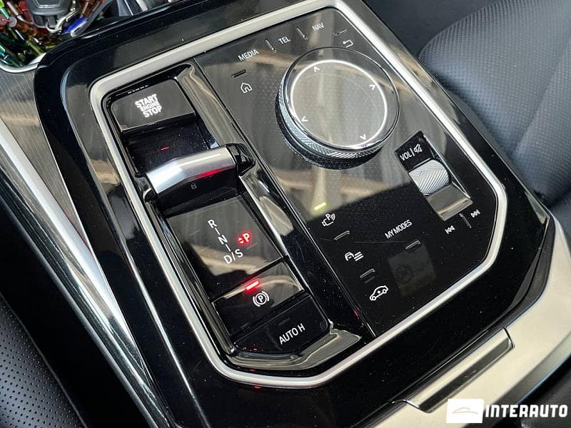 2023 BMW 740 — Miniatură 16