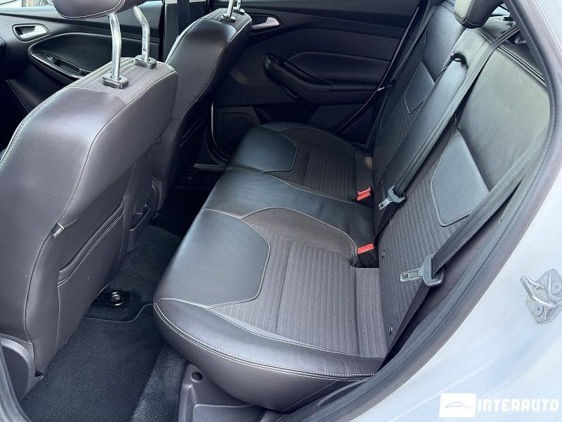 2015 Ford Focus — Miniatură 15