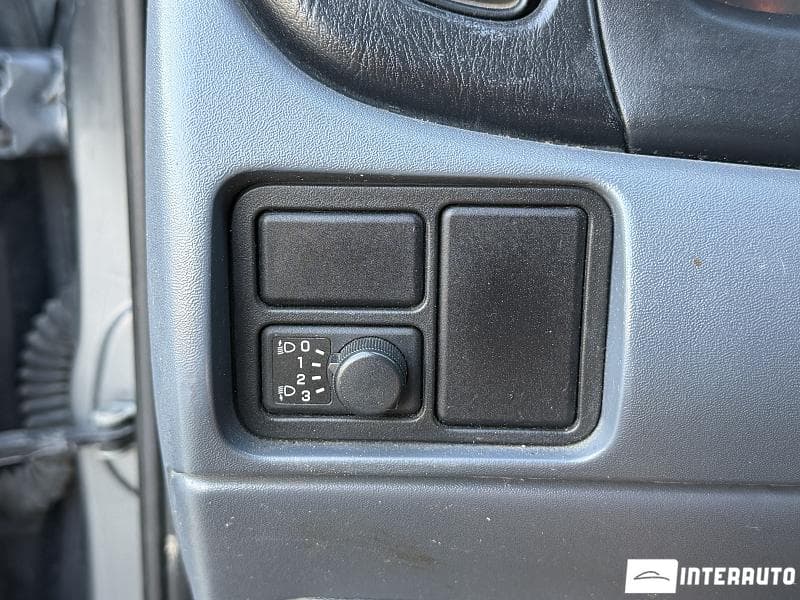 2005 Nissan Almera — Miniatură 9
