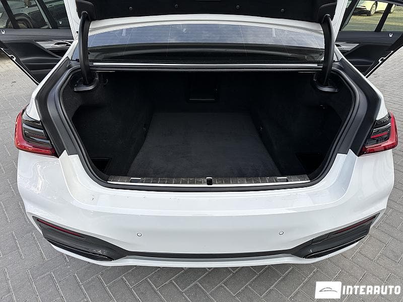 2021 BMW 740 — Miniatură 26