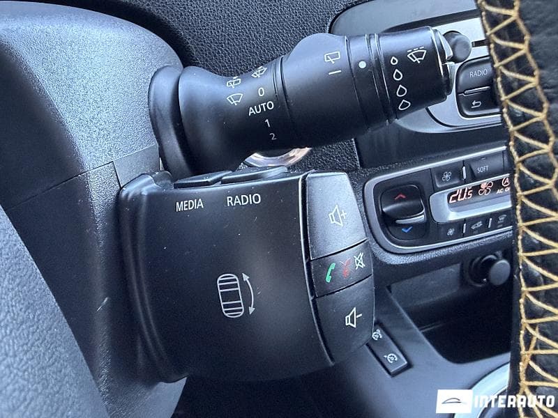 2012 Renault Grand Scenic — Miniatură 12