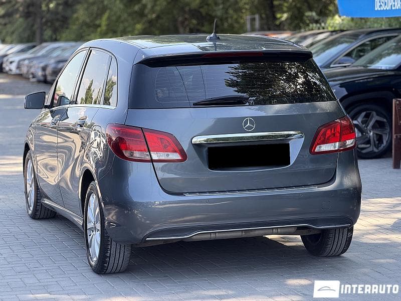 2017 Mercedes B 180 — Miniatură 2