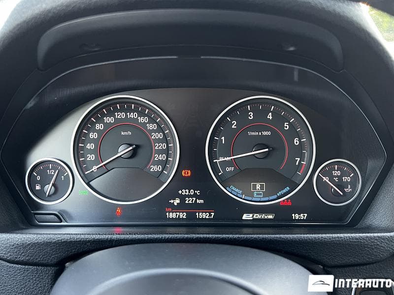 2018 BMW 330E — Miniatură 12