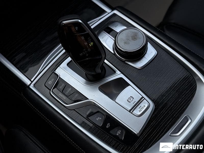 2017 BMW 740e — Miniatură 16