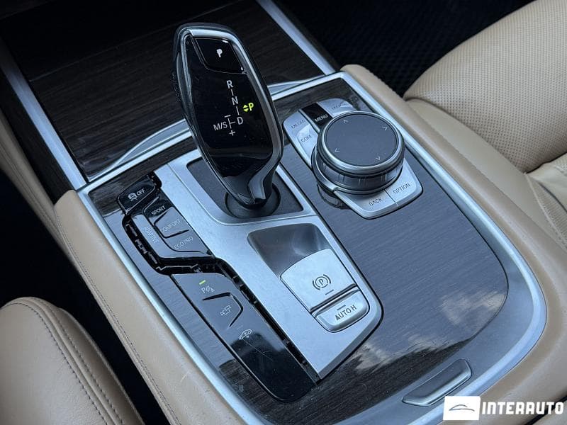 2022 BMW 740 — Miniatură 17