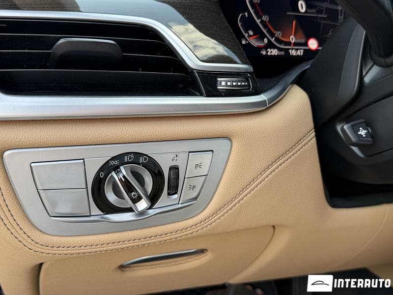 2022 BMW 740 — Miniatură 10