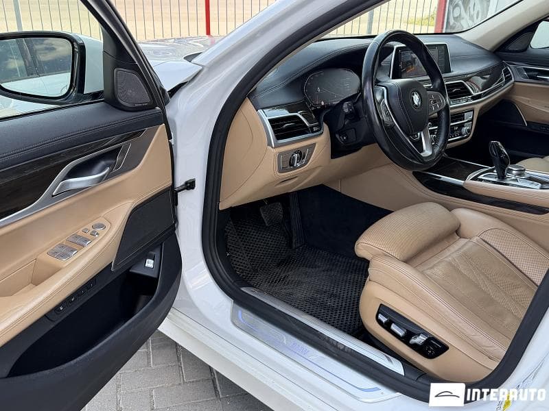 2022 BMW 740 — Miniatură 7