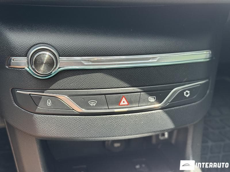2017 Peugeot 308 — Miniatură 13