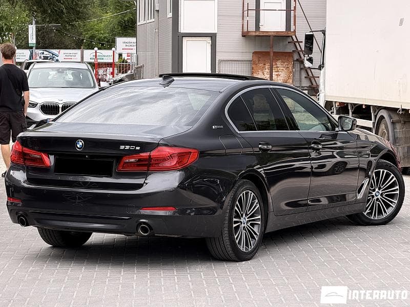 2018 BMW 530e — Miniatură 2