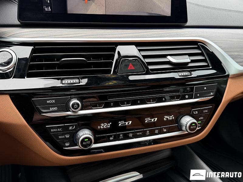 2018 BMW 530e — Miniatură 13