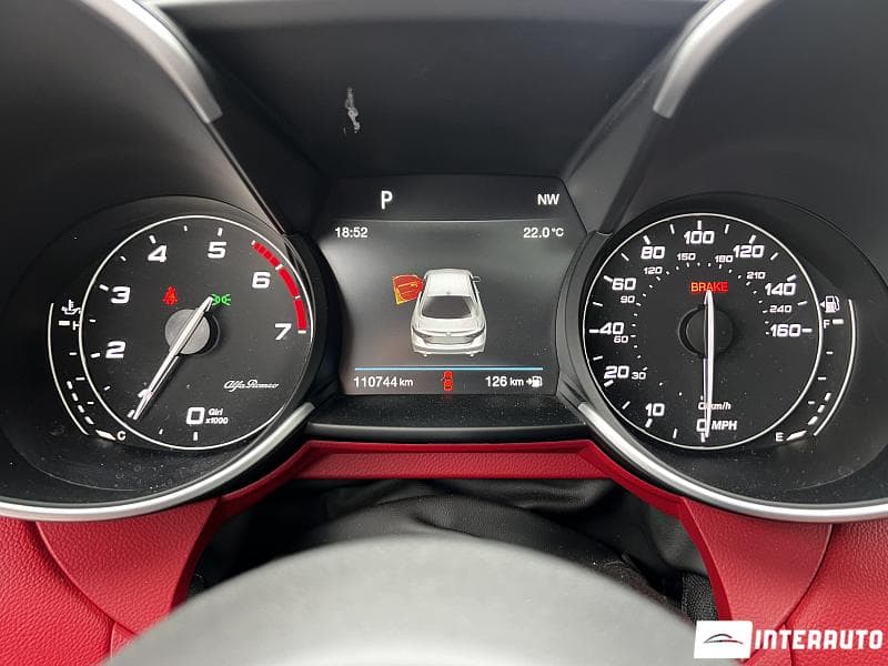 Alfa Romeo Giulia 2018 — Миниатюра 10