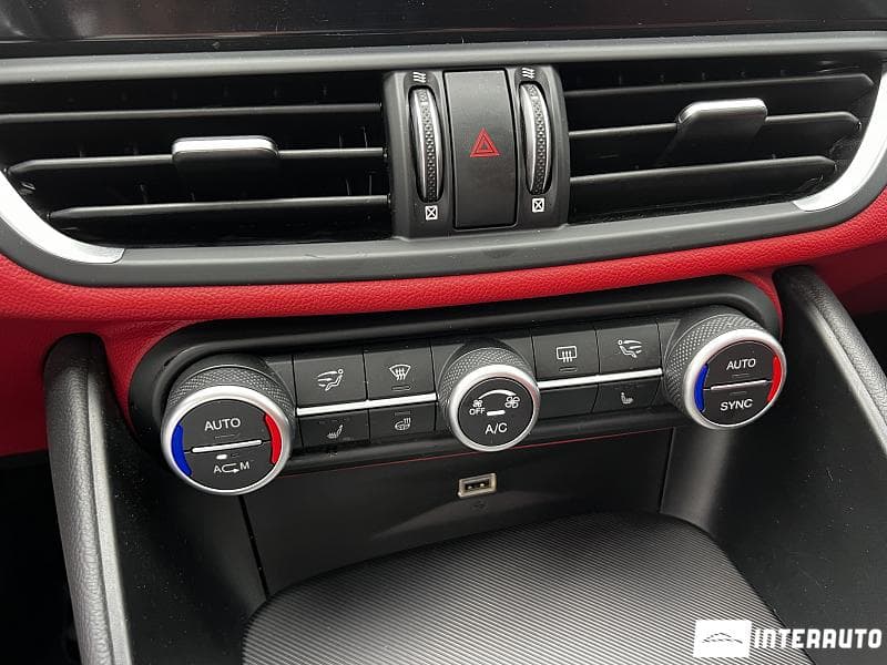 Alfa Romeo Giulia 2018 — Миниатюра 12