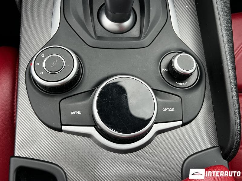 Alfa Romeo Giulia 2018 — Миниатюра 13